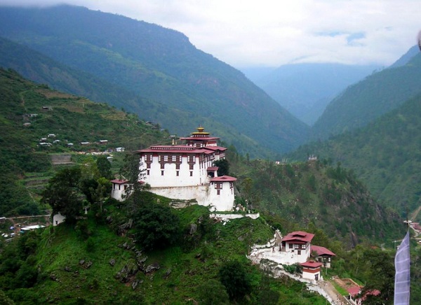 Lhuntse-Dzong-Fortress-in-Bhutan